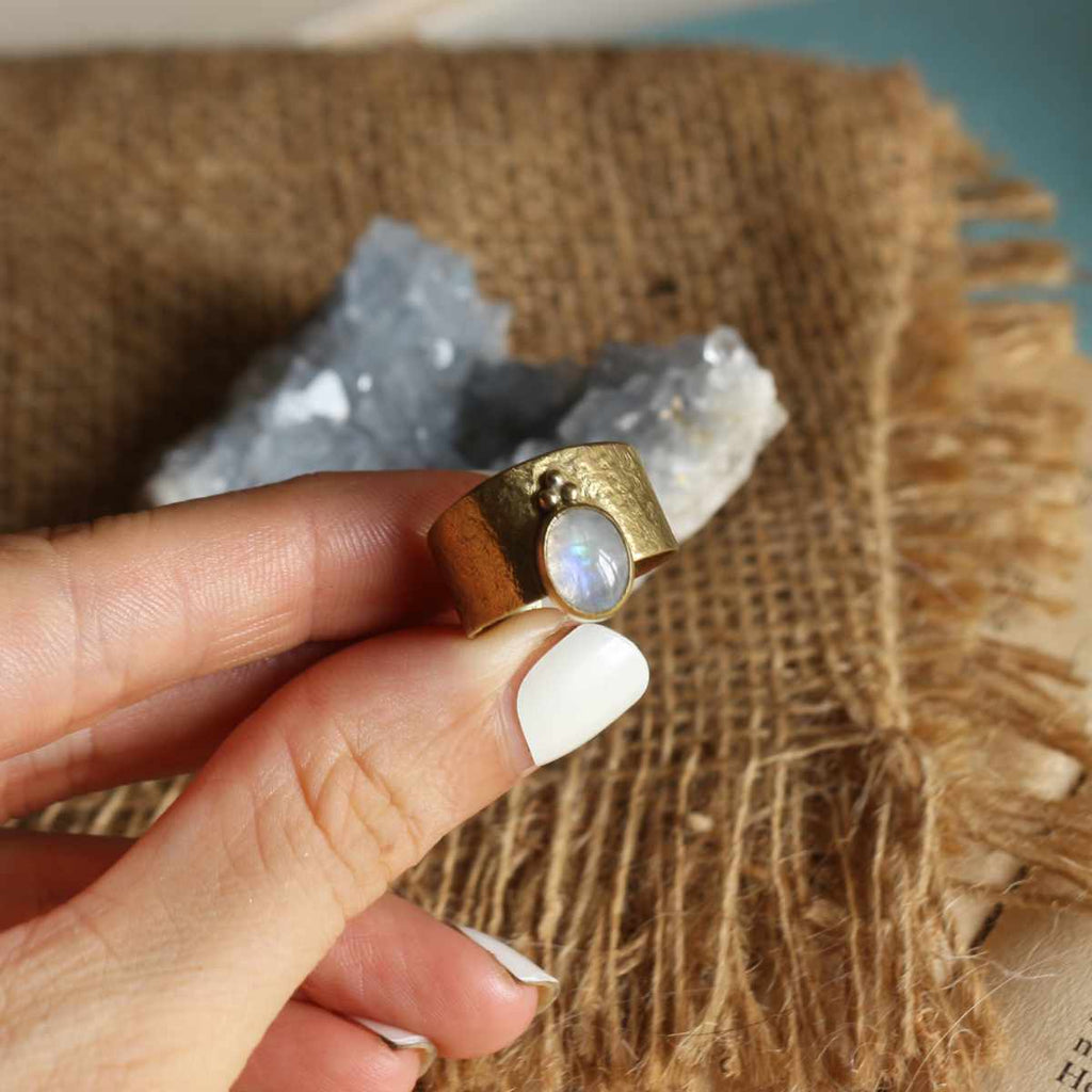 Anello "Custode di Luce" Labradorite bianca - regolabile
