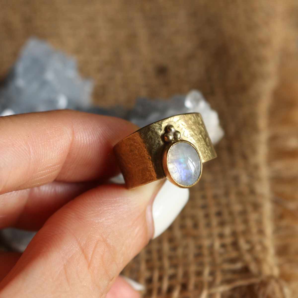 Anello "Custode di Luce" Labradorite bianca - regolabile