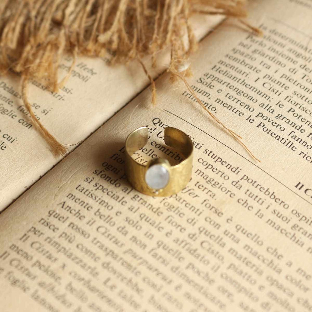 Anello "Custode di Luce" Labradorite bianca - regolabile