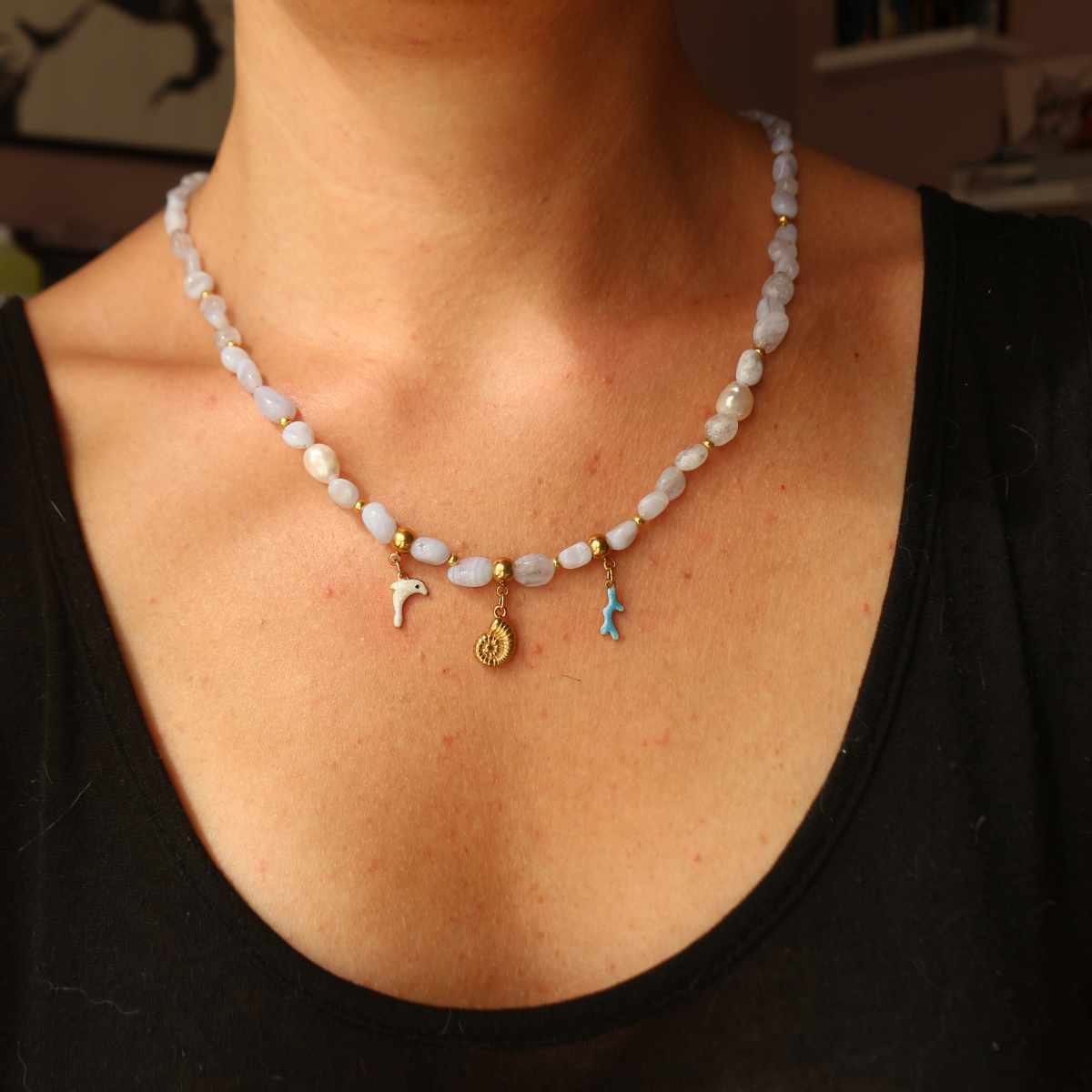 Collana con Delfino, Corallo e Conchiglia in acciaio oro