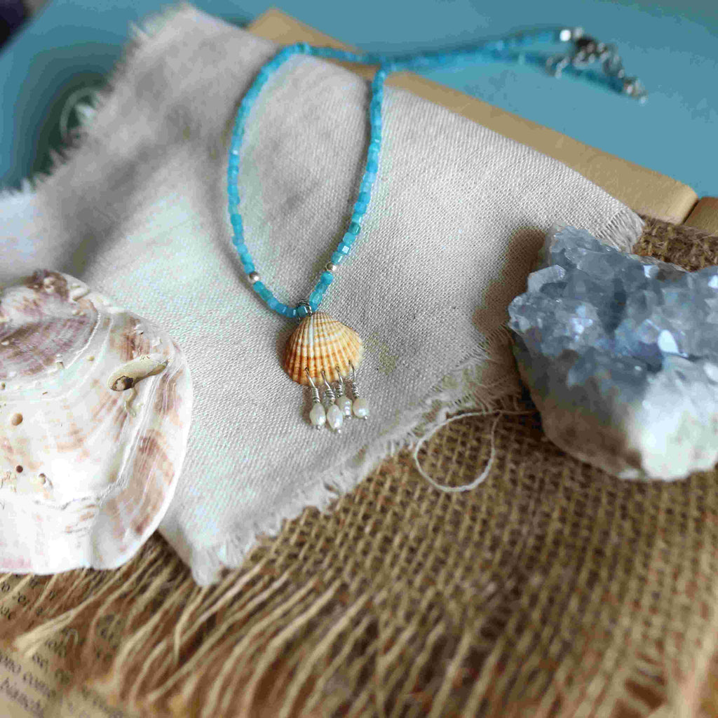 Collana della Sirena Nerissa - Apatite e Conchiglia naturale