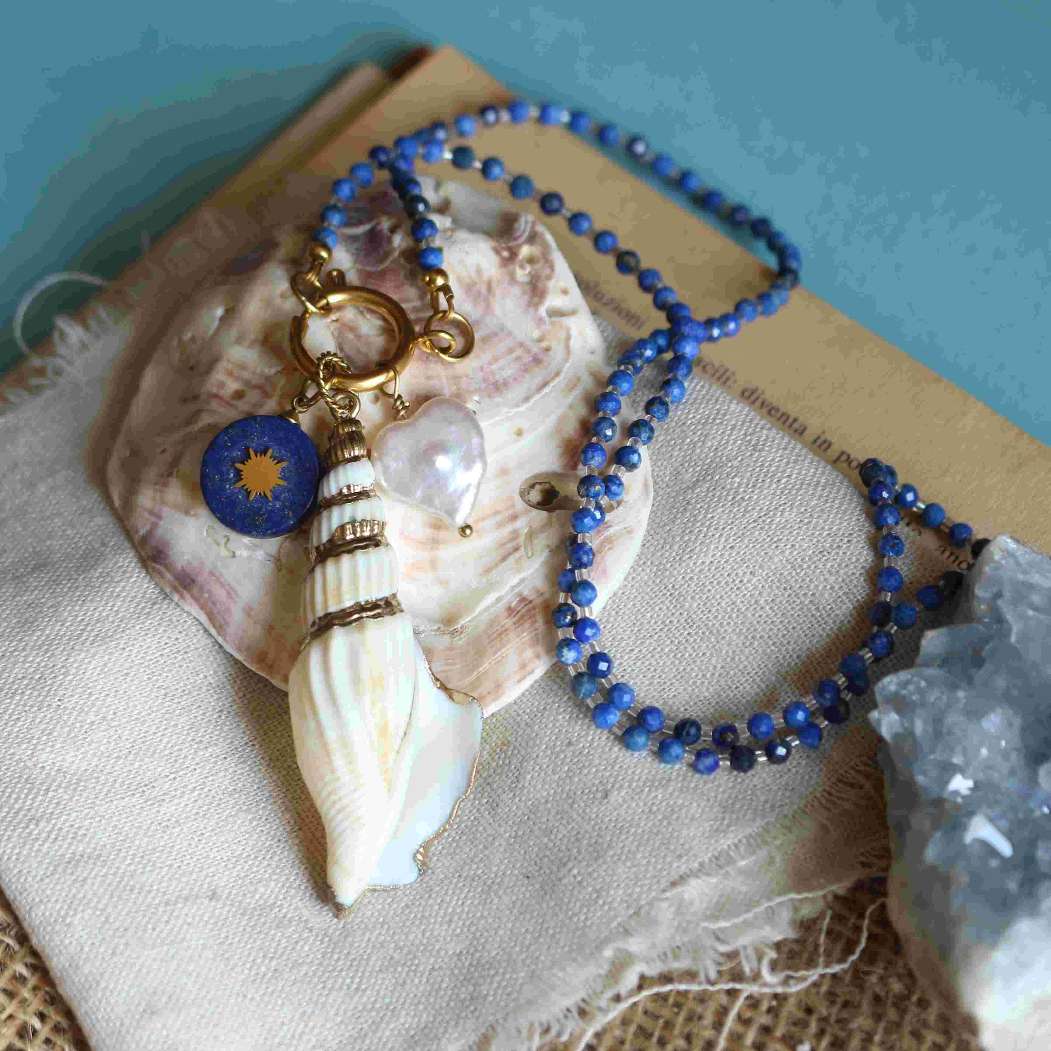Collana Galatea - Conchiglia, Lapislazzuli, Perla barocca