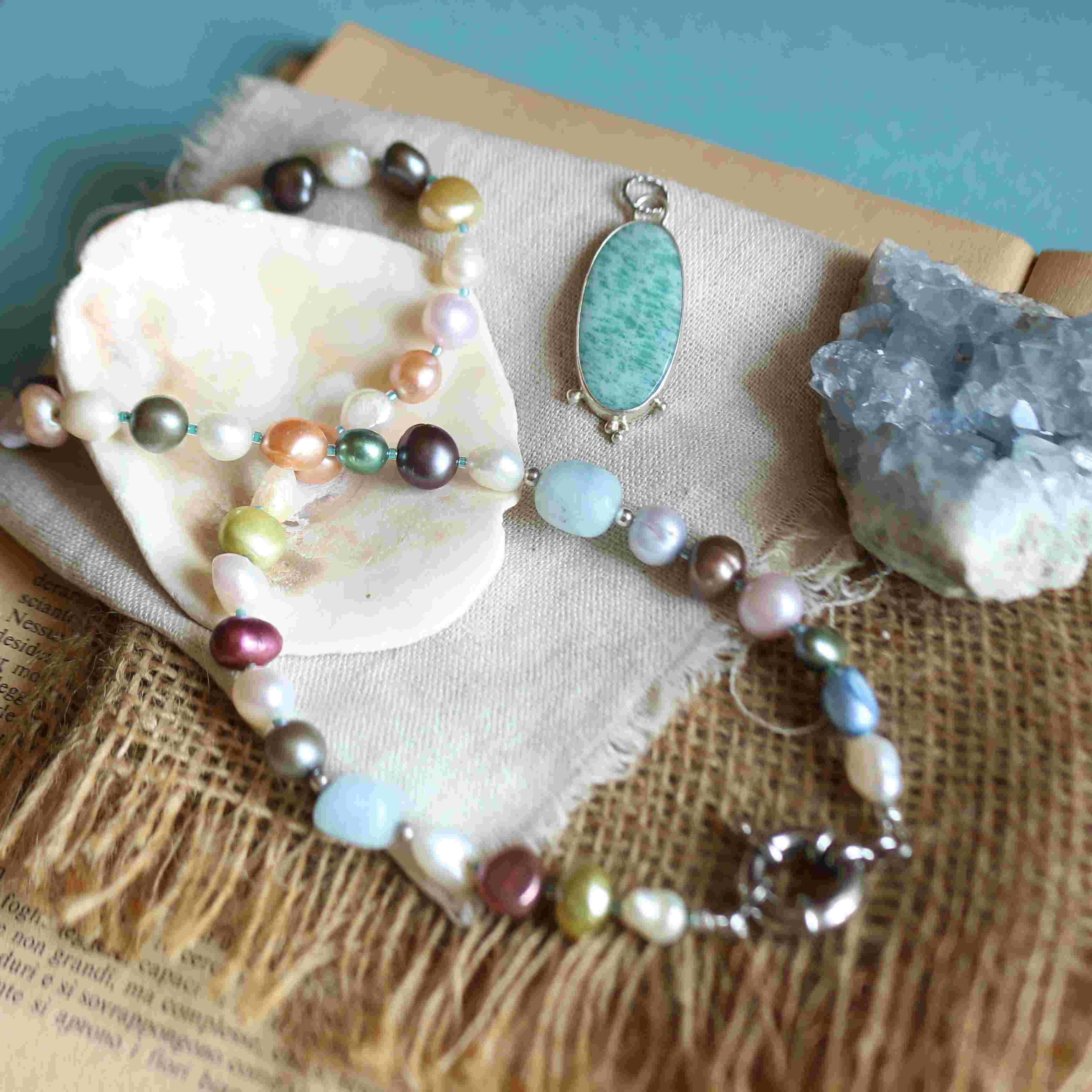 La Sirena Partenope e i suoi tesori - Choker di perle colorate e Ciondolo Sirena