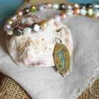 La Sirena Partenope e i suoi tesori - Choker di perle colorate e Ciondolo Sirena