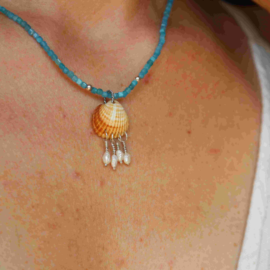 Collana della Sirena Nerissa - Apatite e Conchiglia naturale