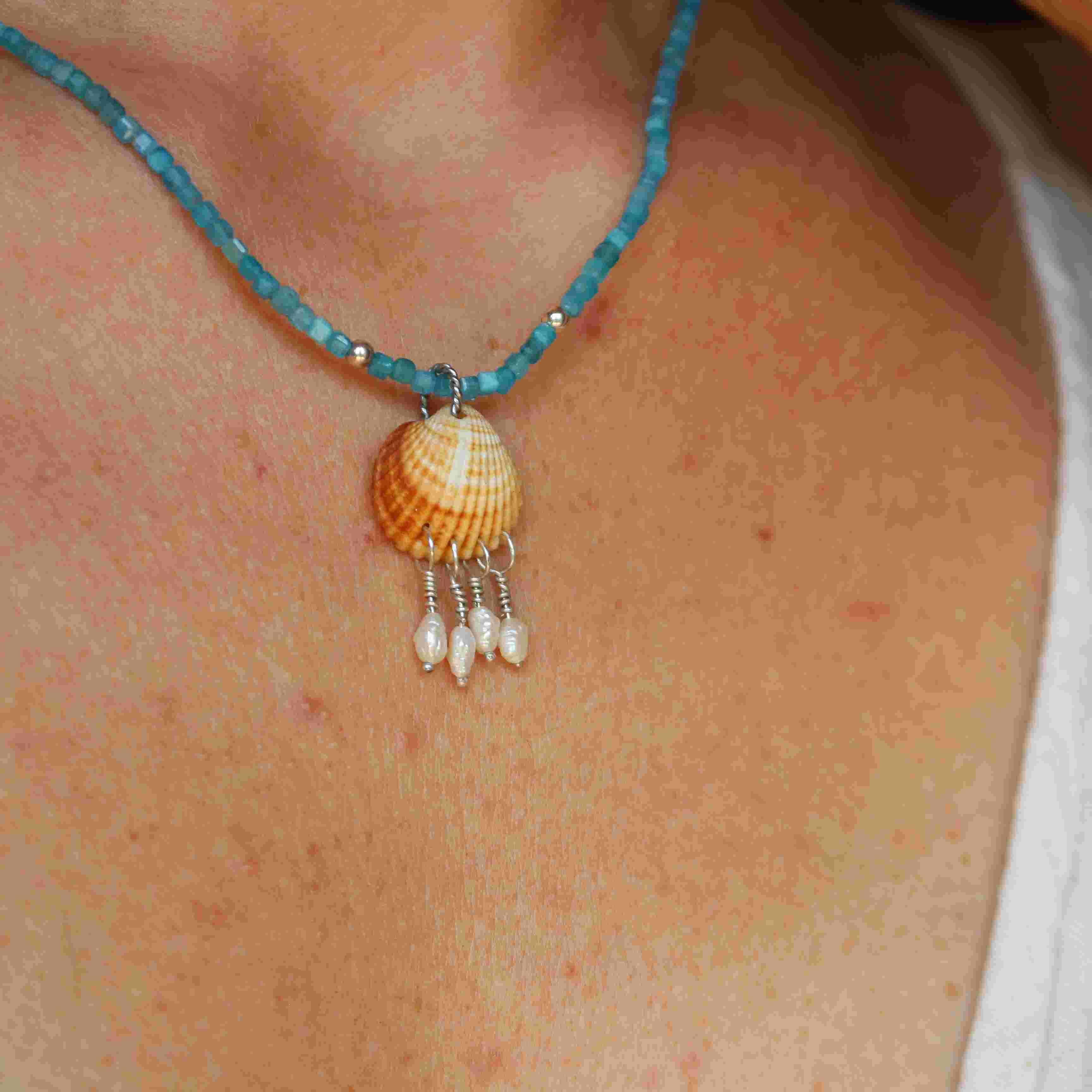 Collana della Sirena Nerissa - Apatite e Conchiglia naturale
