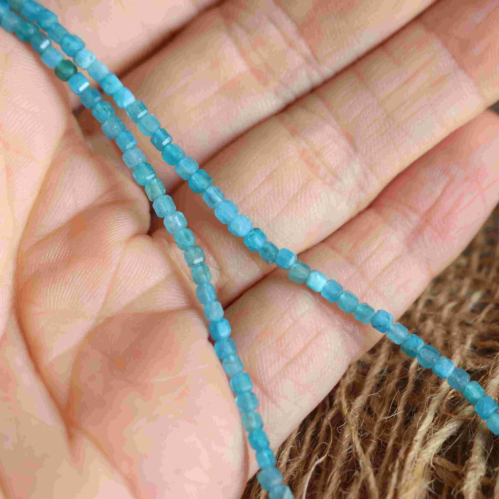 Collana della Sirena Nerissa - Apatite e Conchiglia naturale