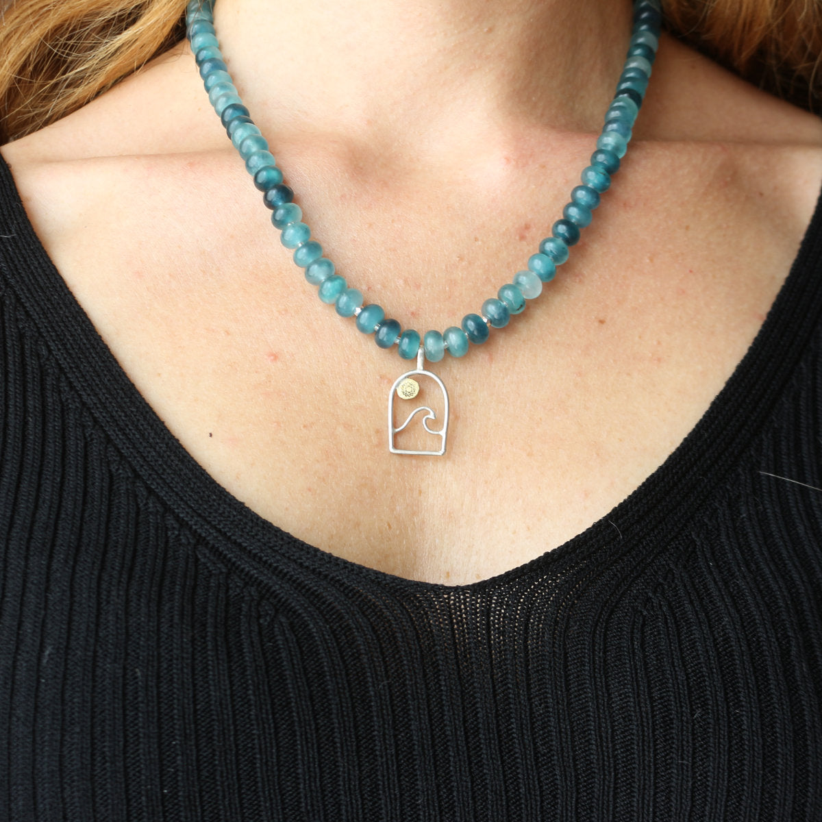 Collana "Onda Solitaria con Sole"