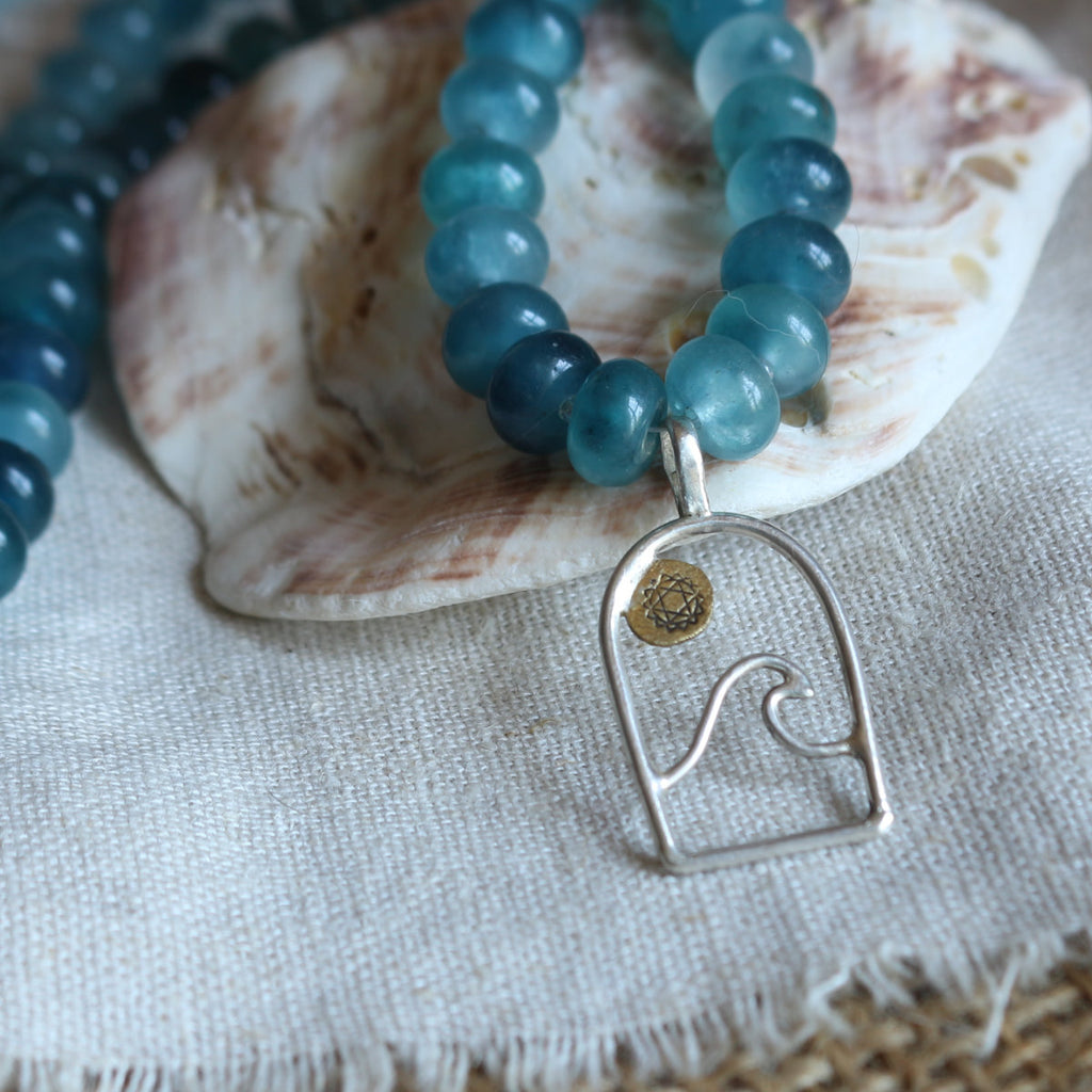 Collana "Onda Solitaria con Sole"