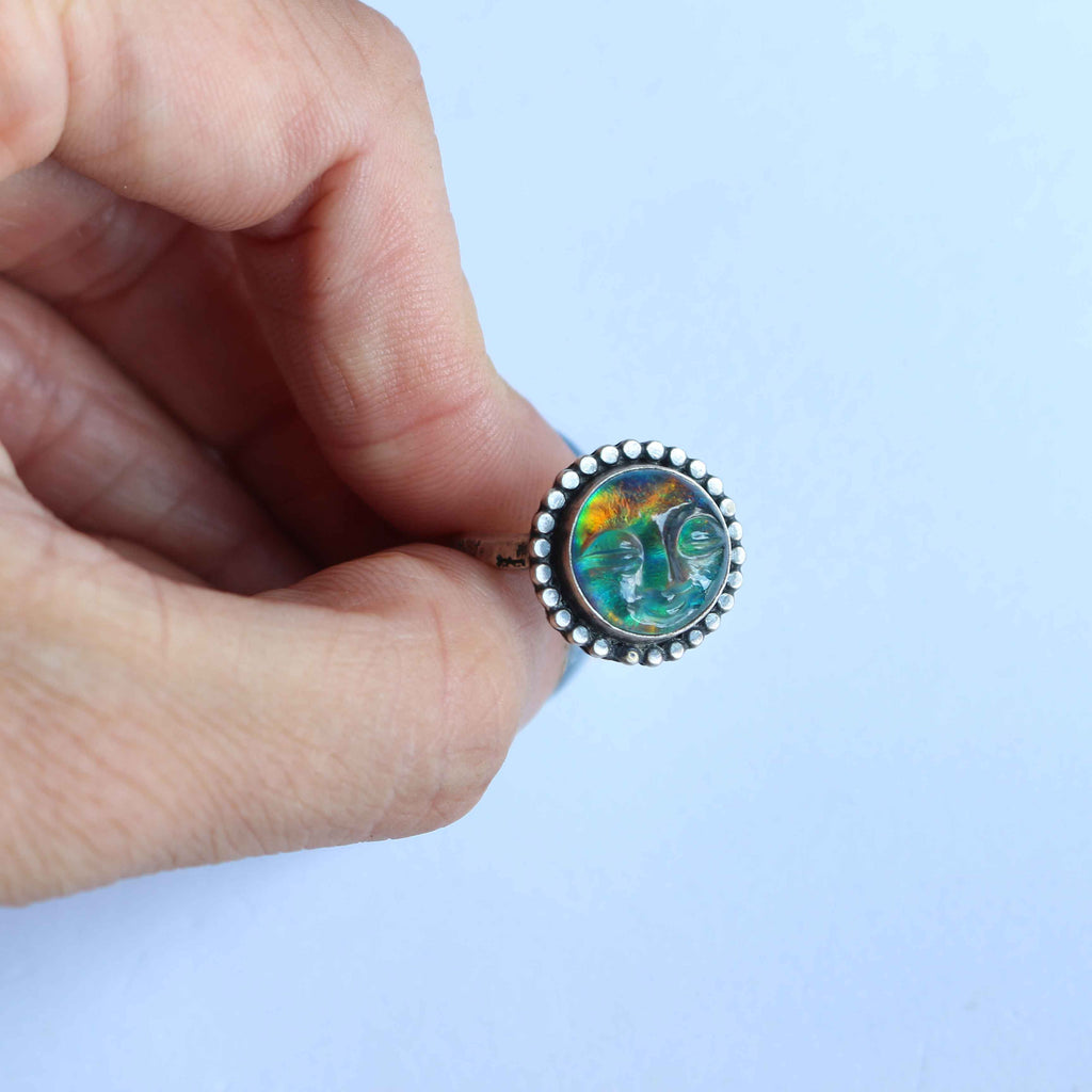 Anello "Sorriso Astrale" Opale Aura inciso a mano