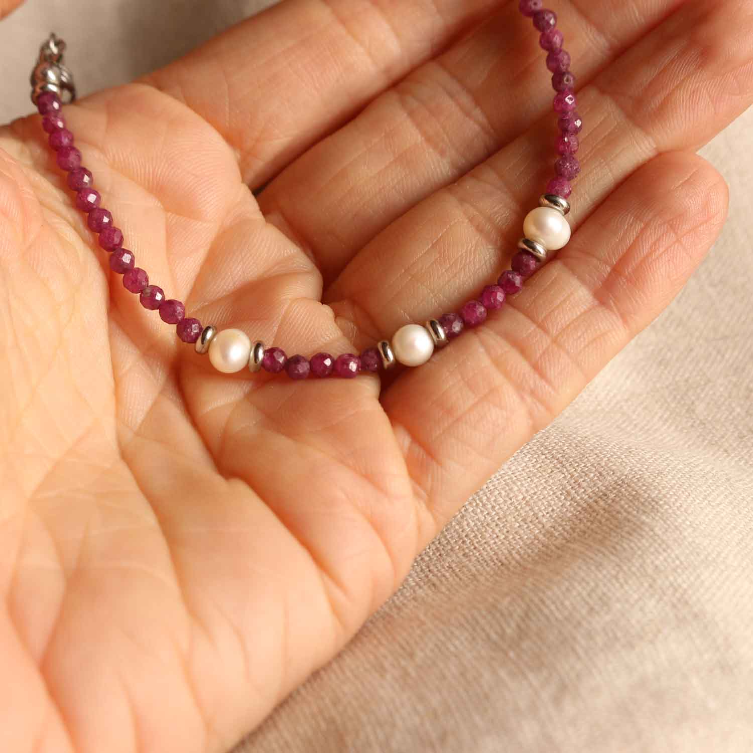 Braccialetto "Riflessi di Luce"  Perle e Pink Ruby