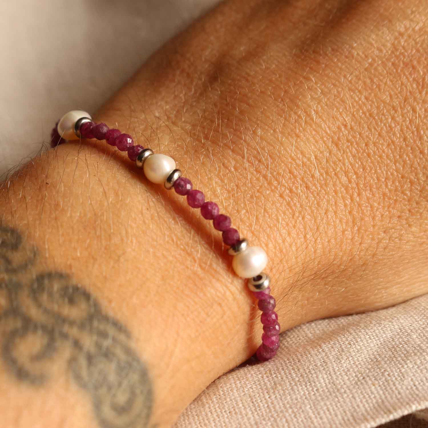 Braccialetto "Riflessi di Luce"  Perle e Pink Ruby