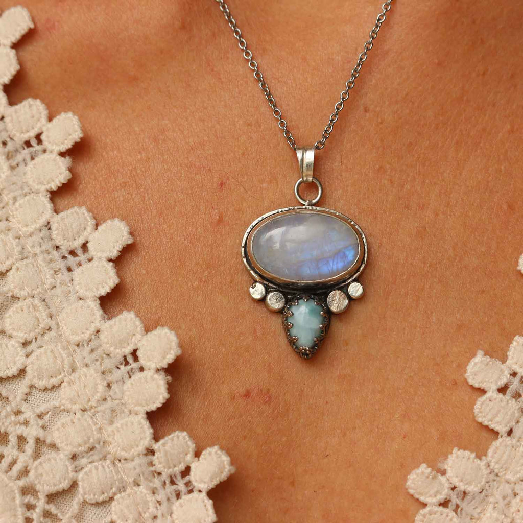 Ciondolo "Luce dell'Anima" Labradorite bianca e Larimar - Mixed Metal
