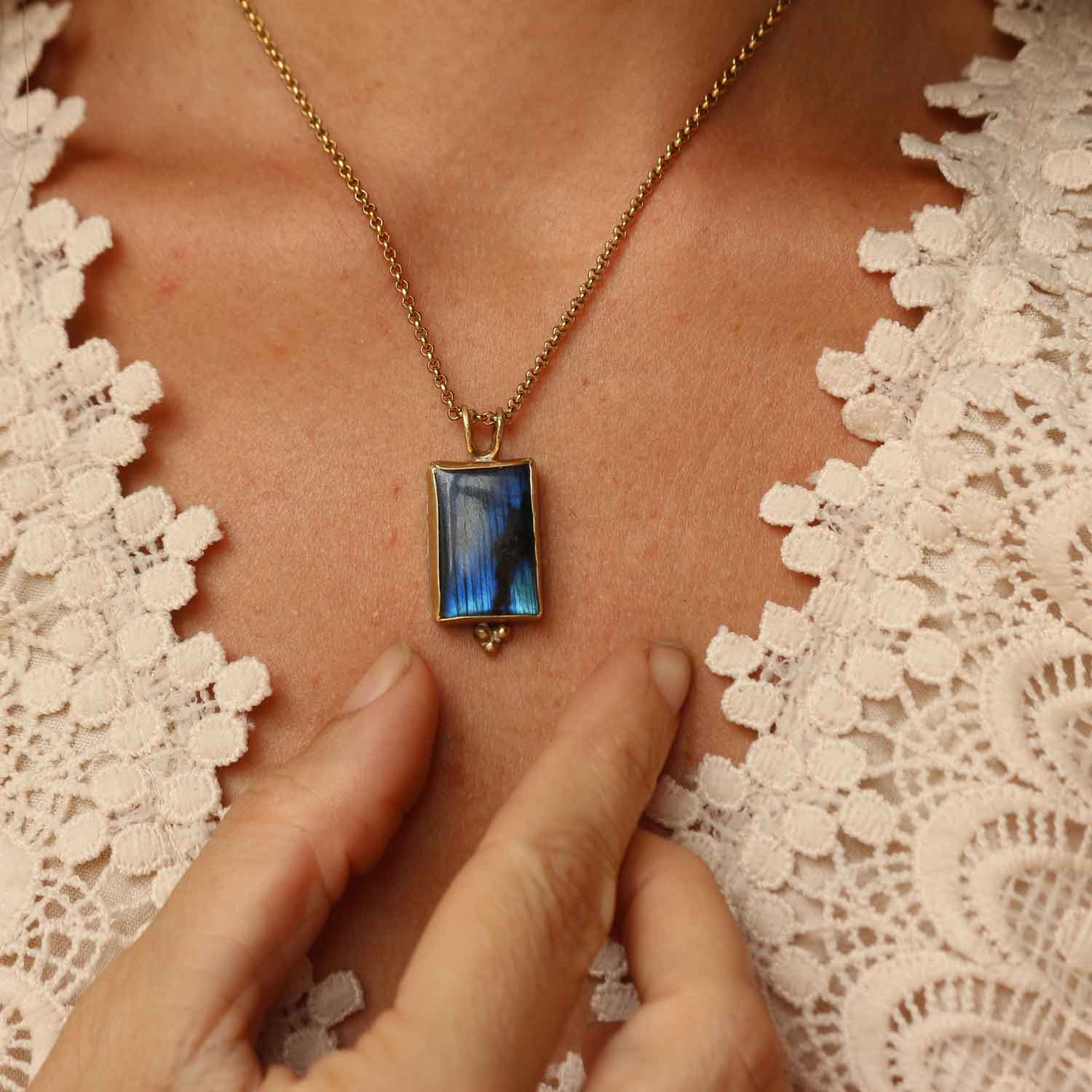 Ciondolo "Aelyon " Labradorite rettangolare e Ottone - Special offer