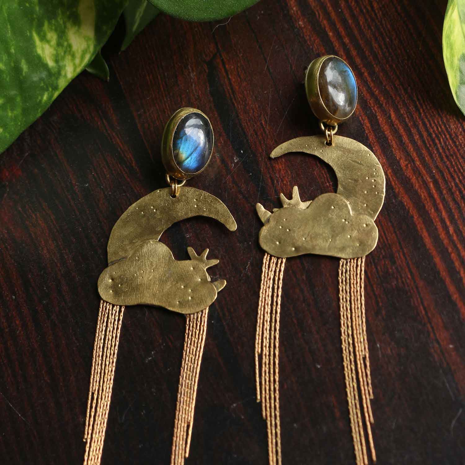 Orecchini d'Artista "Néfele" con Labradorite blu naturale