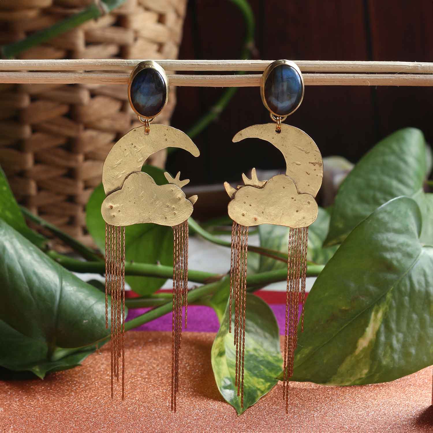 Orecchini d'Artista "Néfele" con Labradorite blu naturale