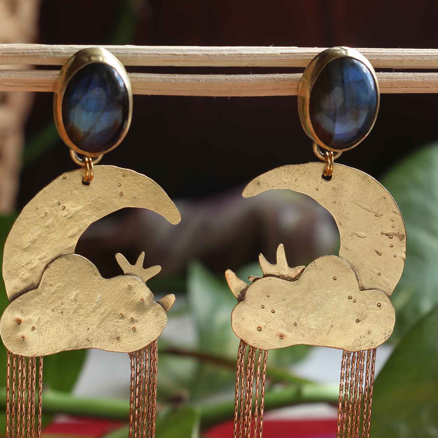 Orecchini d'Artista "Néfele" con Labradorite blu naturale