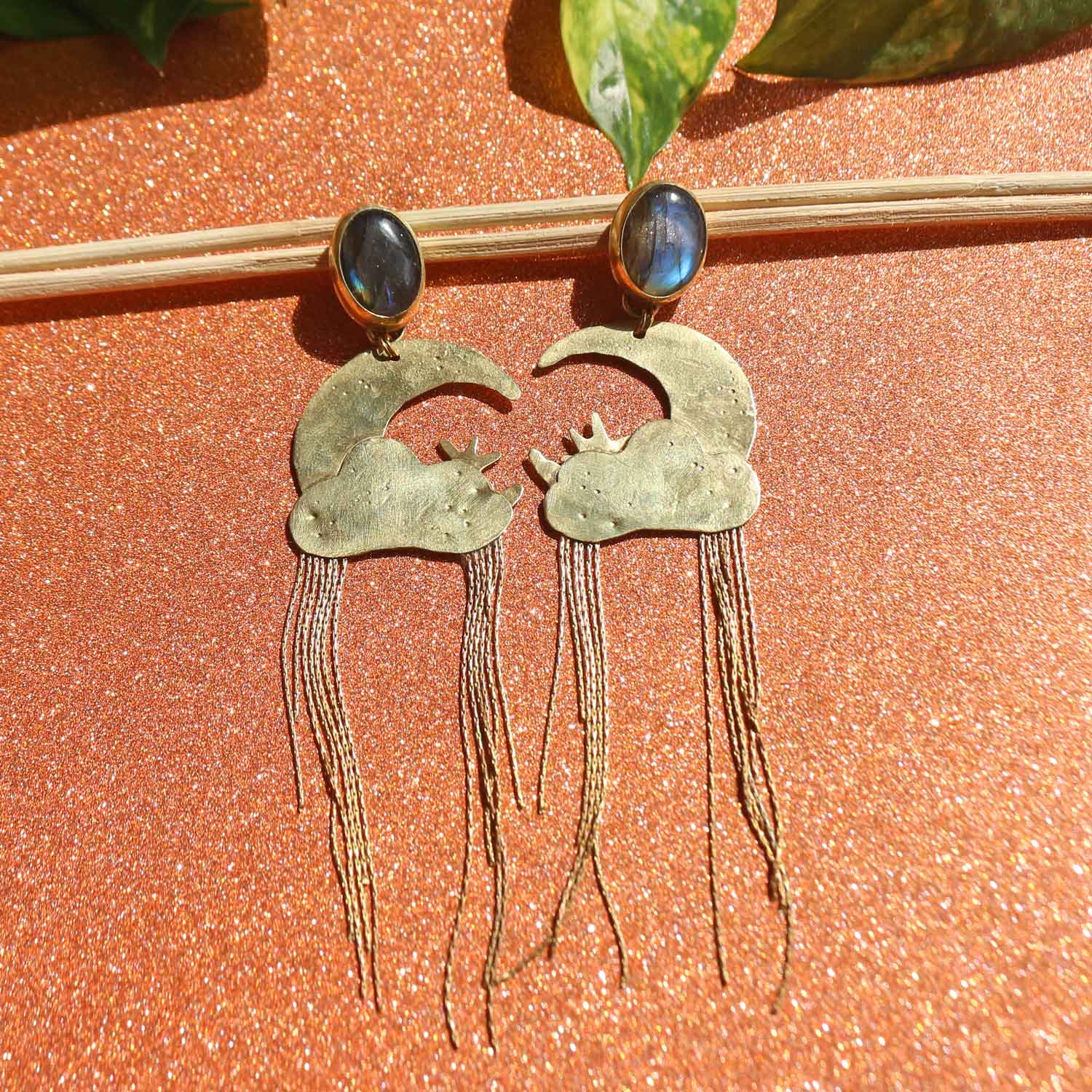 Orecchini d'Artista "Néfele" con Labradorite blu naturale