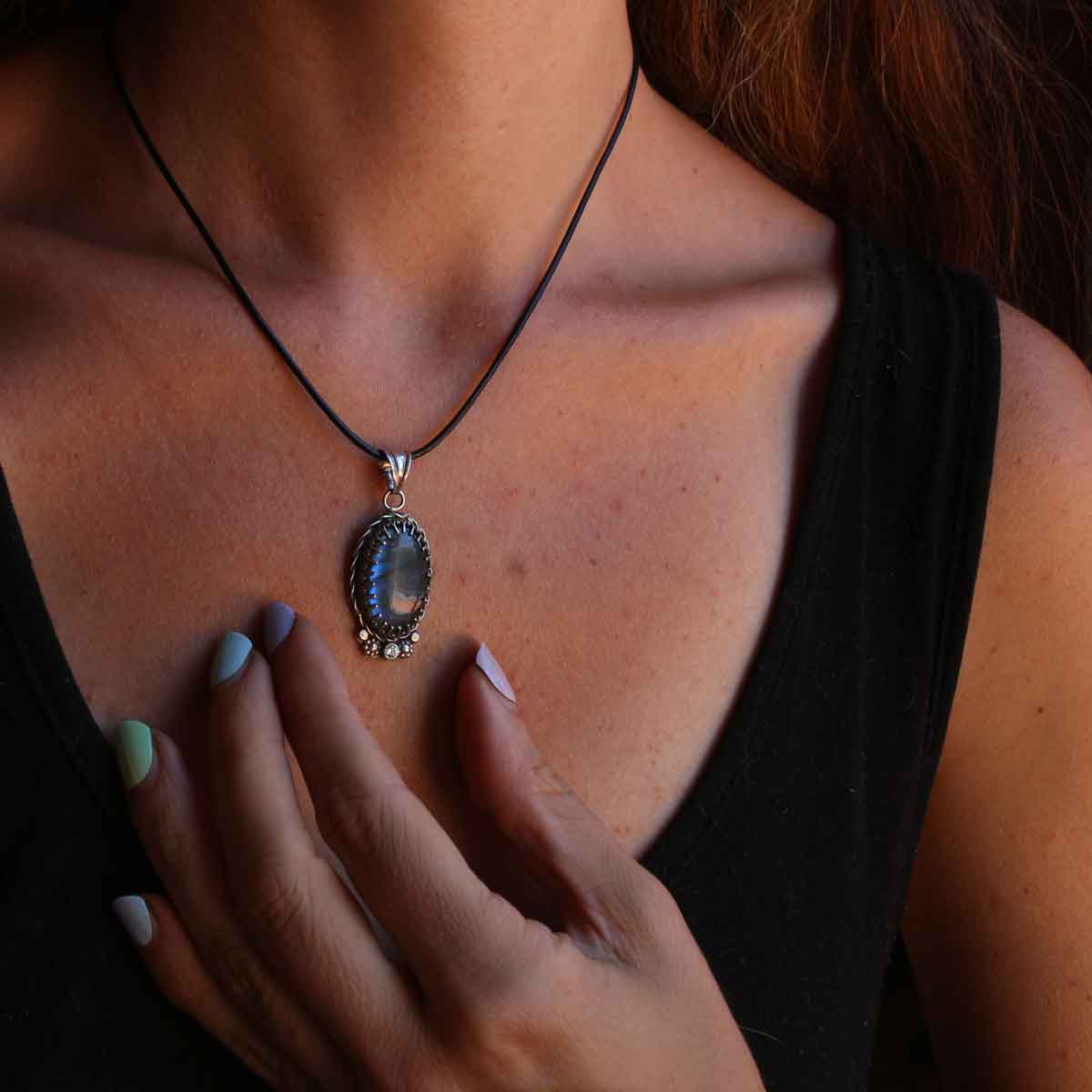 Ciondolo "Corona delle Nebbie" Labradorite blu e ossido di zircone - mixed metal