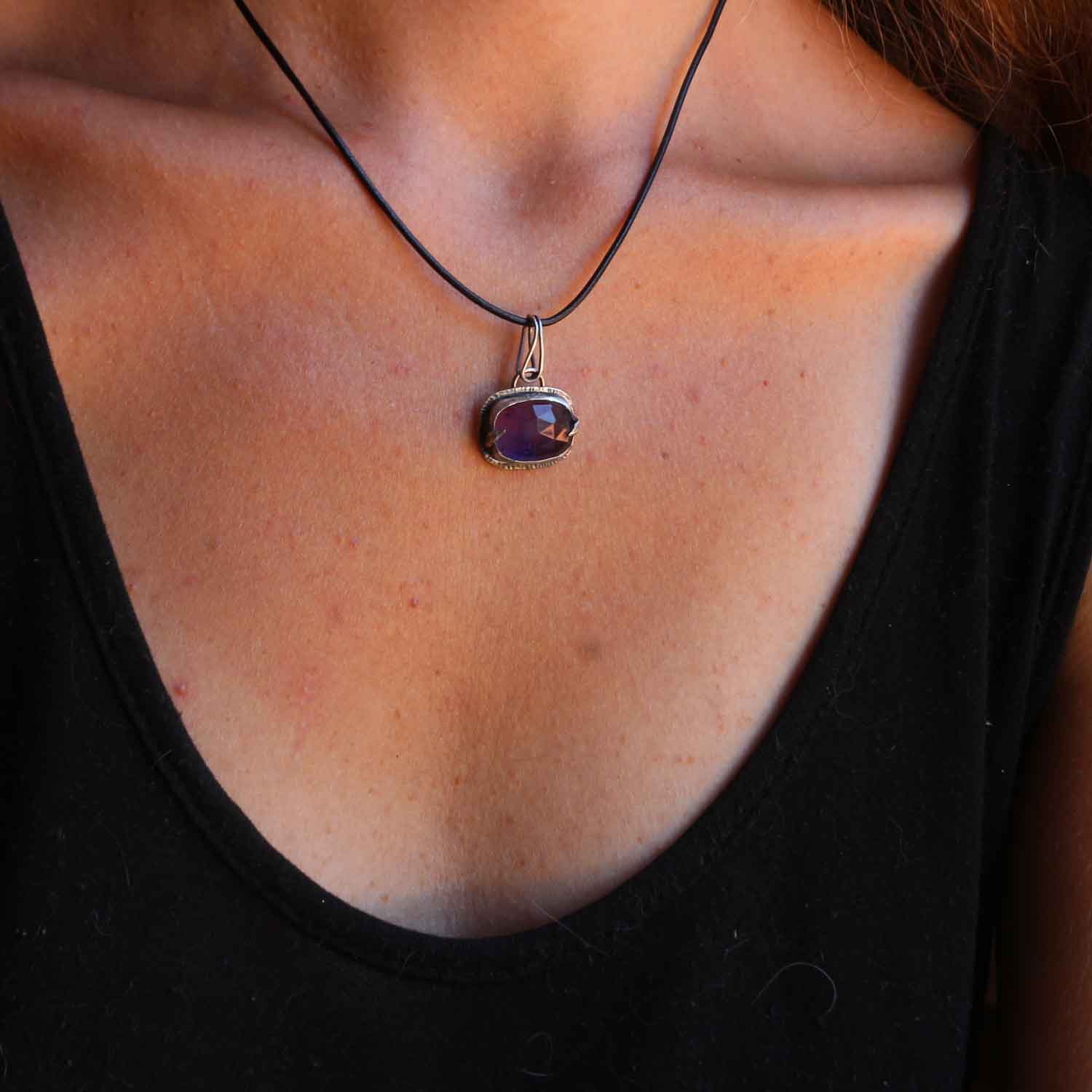 Ciondolo "Abbraccio di Dioniso" Ametista taglio rose-cut