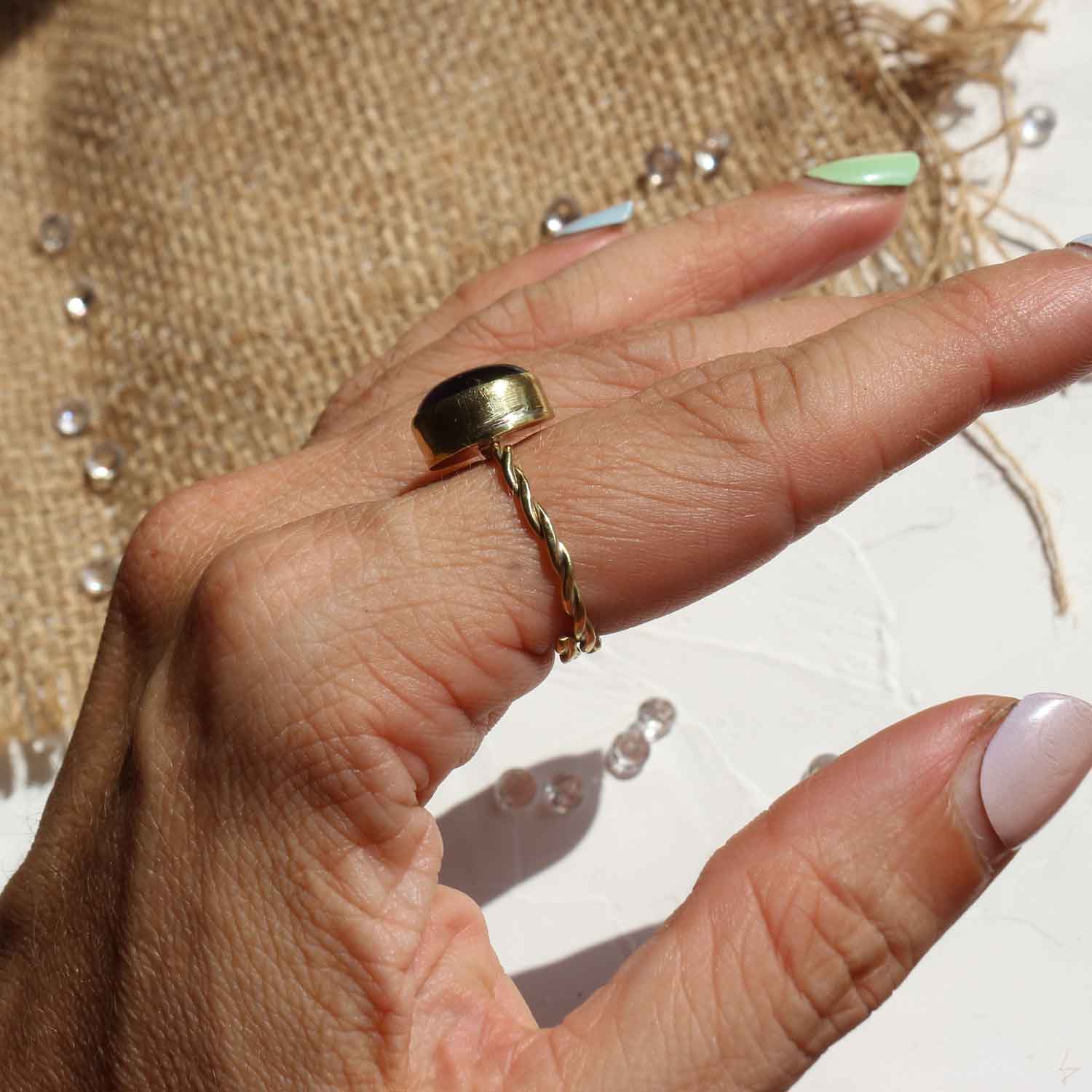 Anello regolabile "Sigillo della Maga" Ametista e Ottone