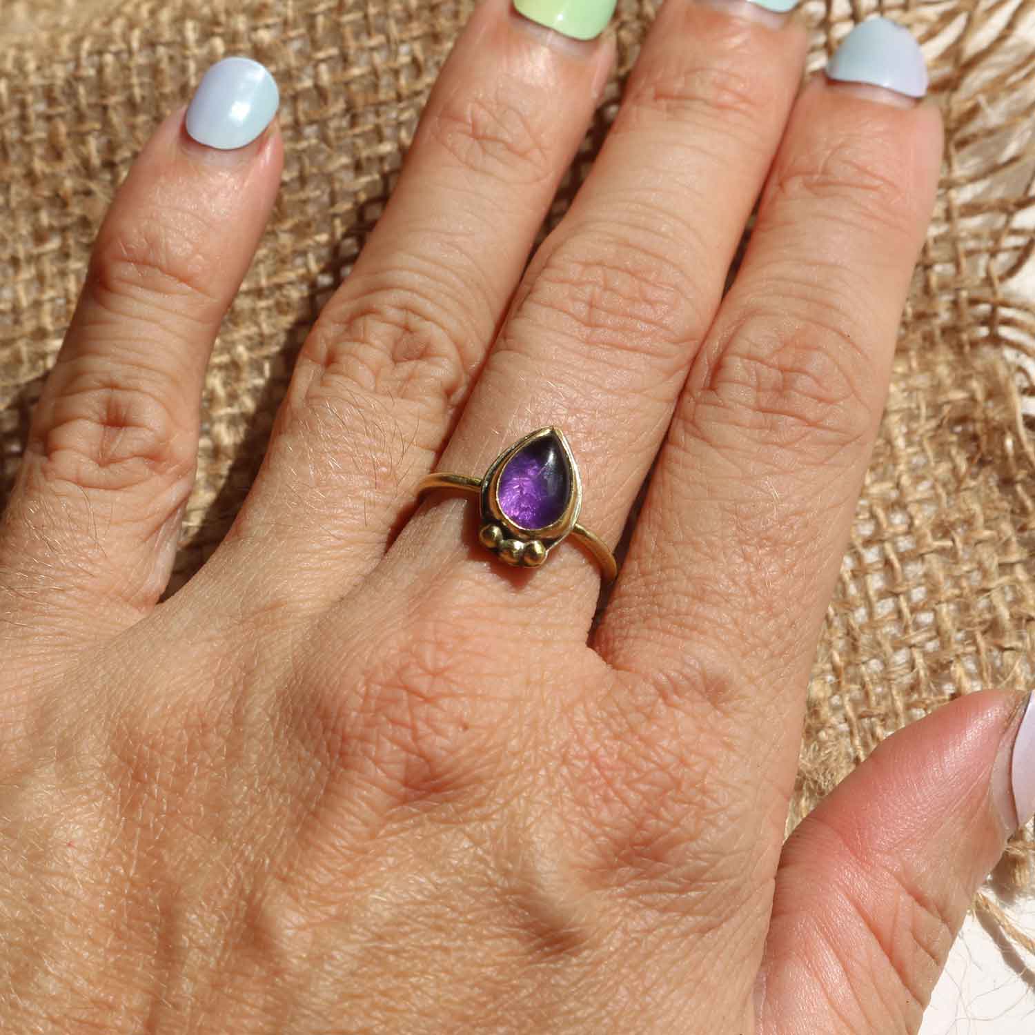 Anello regolabile "Lacrima di Nyx" Ametista e Ottone