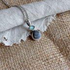 Ciondolo con conchiglia e pietra in argento