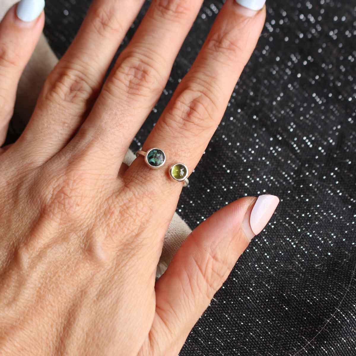 Anello regolabile "Gemini" Turchese naturale e Peridoto