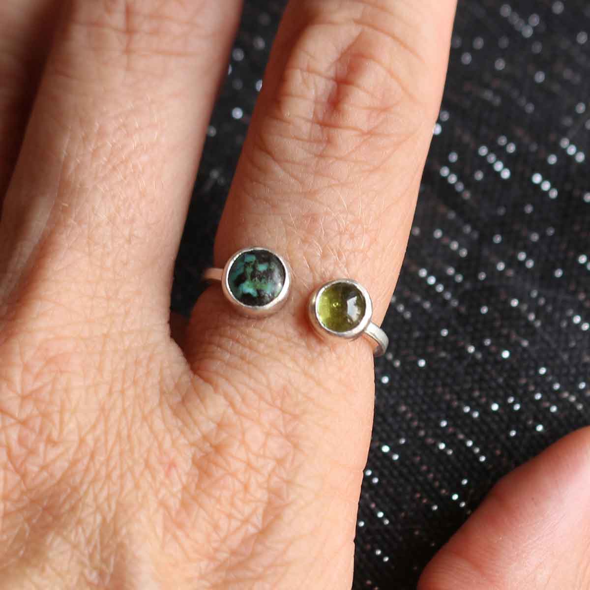Anello regolabile "Gemini" Turchese naturale e Peridoto