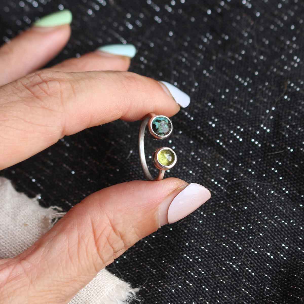 Anello regolabile "Gemini" Turchese naturale e Peridoto