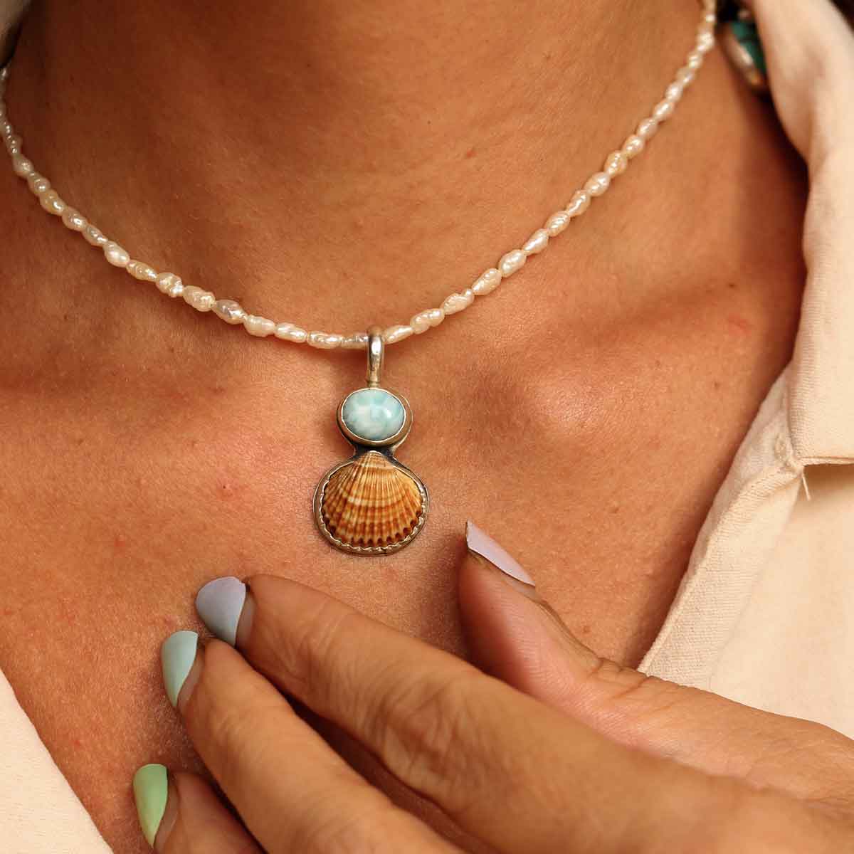 Ciondolo con conchiglia e pietra in argento