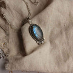 Ciondolo "Corona delle Nebbie" Labradorite blu e ossido di zircone - mixed metal