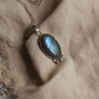 Ciondolo "Corona delle Nebbie" Labradorite blu e ossido di zircone - mixed metal
