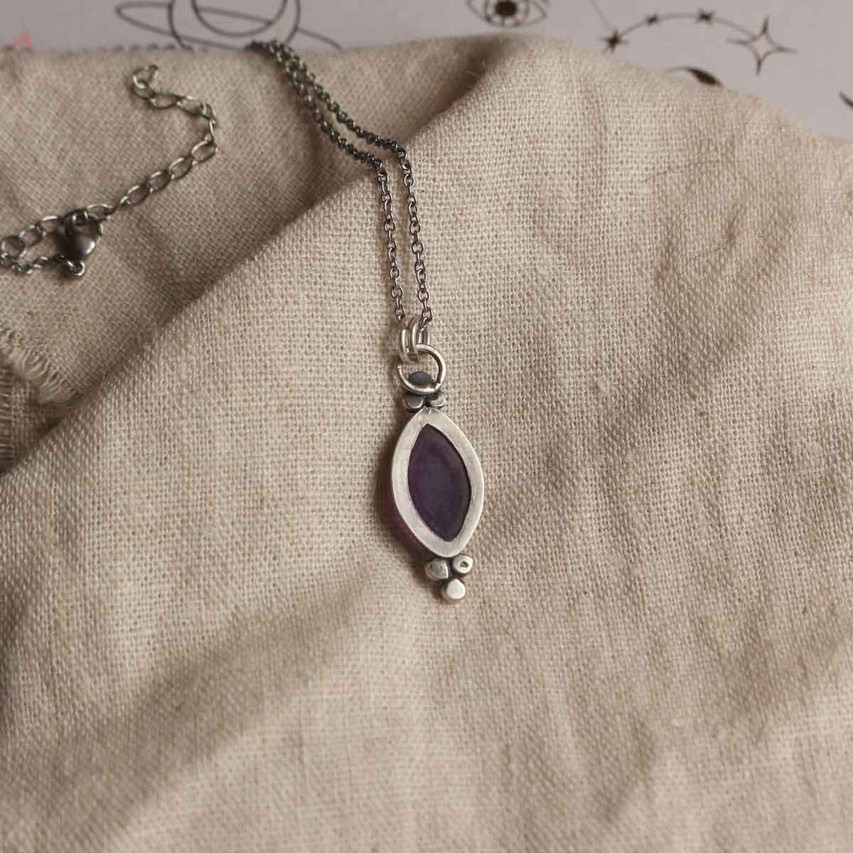 Ciondolo con Ametista marquise in argento