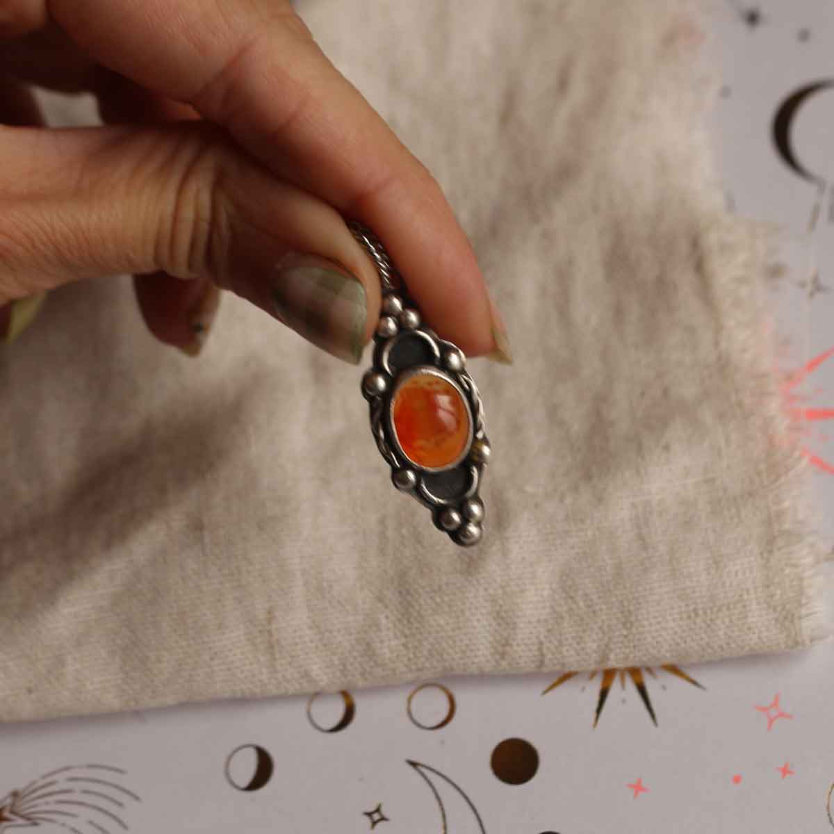 Ciondolo "Fiamma d'Ombra" Corniola in argento