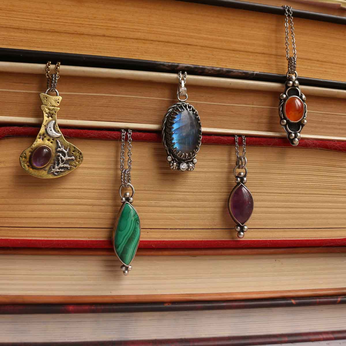 Ciondolo "Fiamma d'Ombra" Corniola in argento