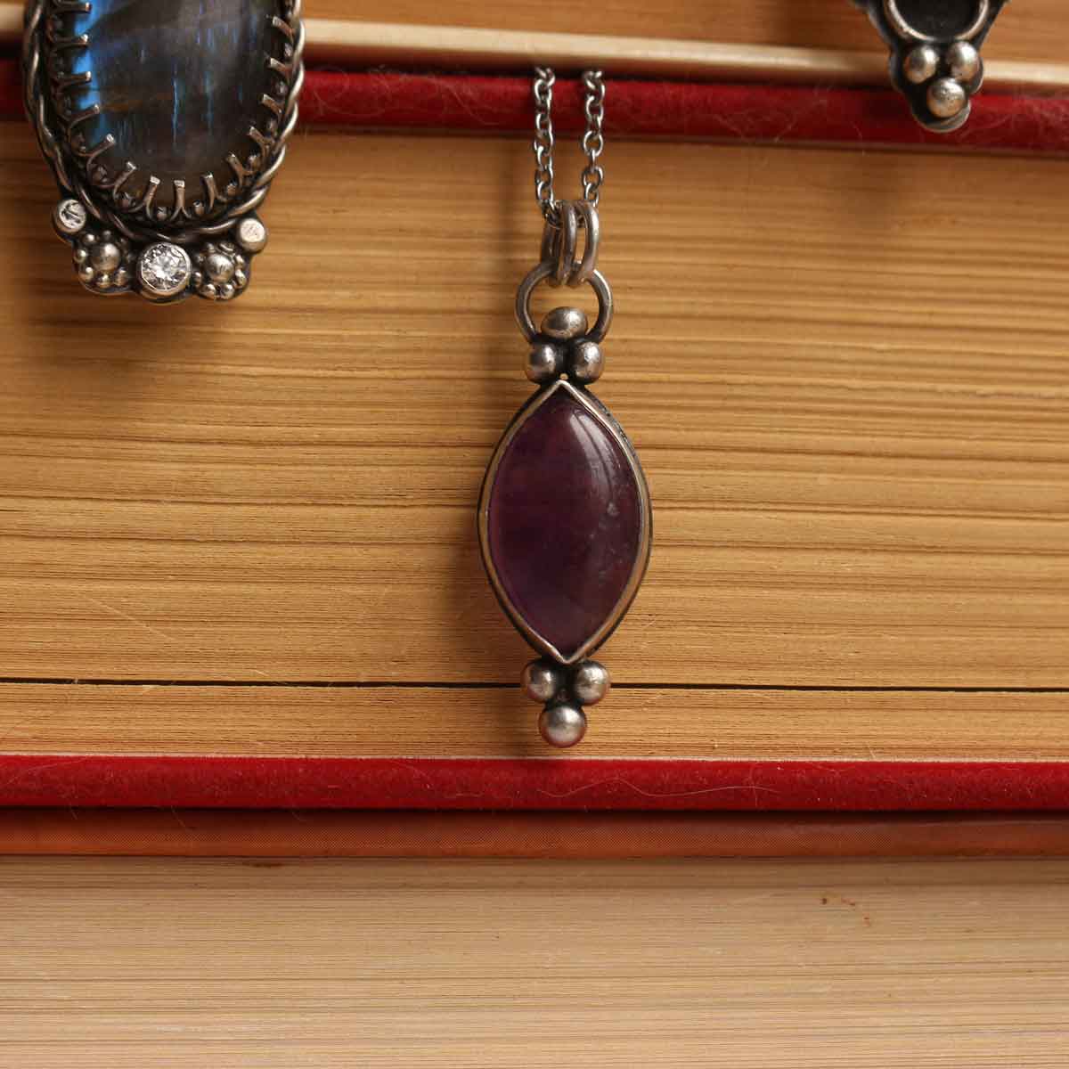 Ciondolo con Ametista marquise in argento