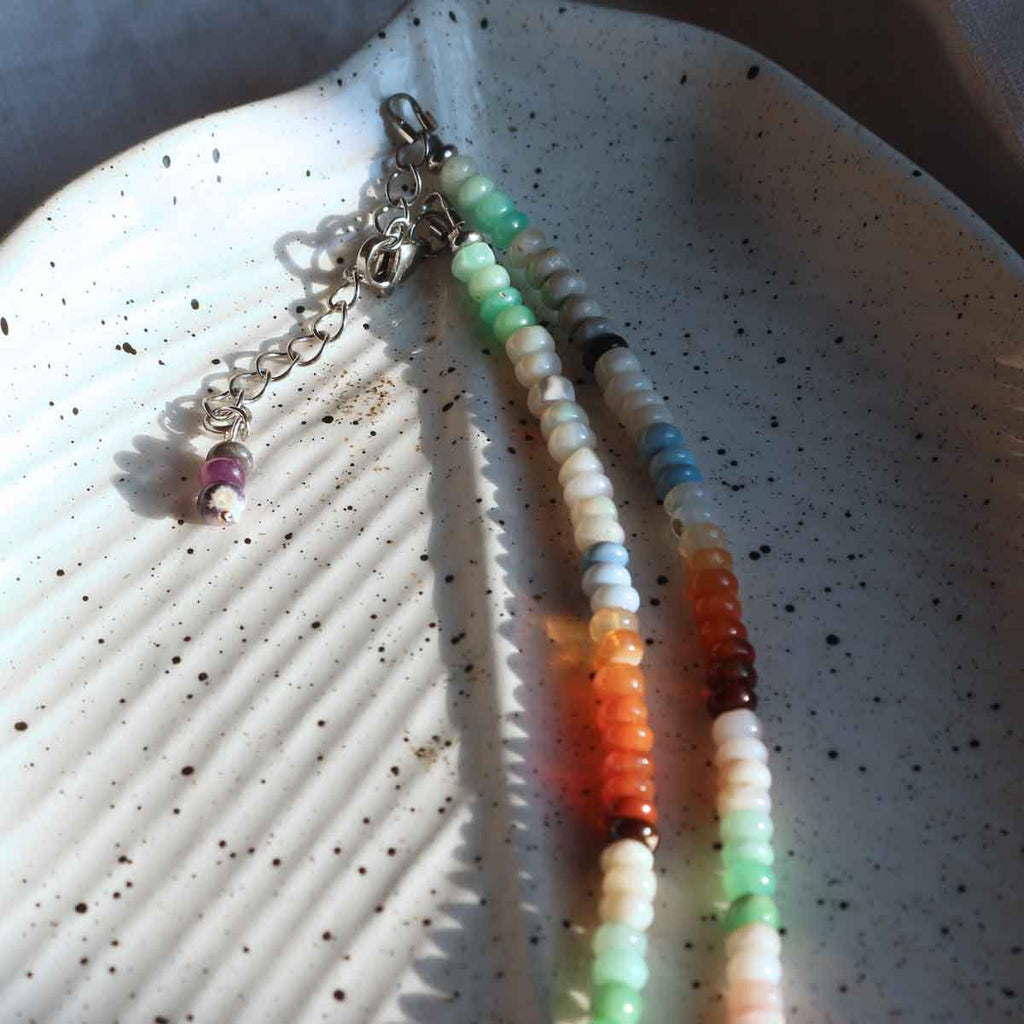 Collana "Arcobaleno" rondelle lisce di Opale con minuteria in Acciaio