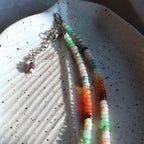 Collana "Arcobaleno" rondelle lisce di Opale con minuteria in Acciaio