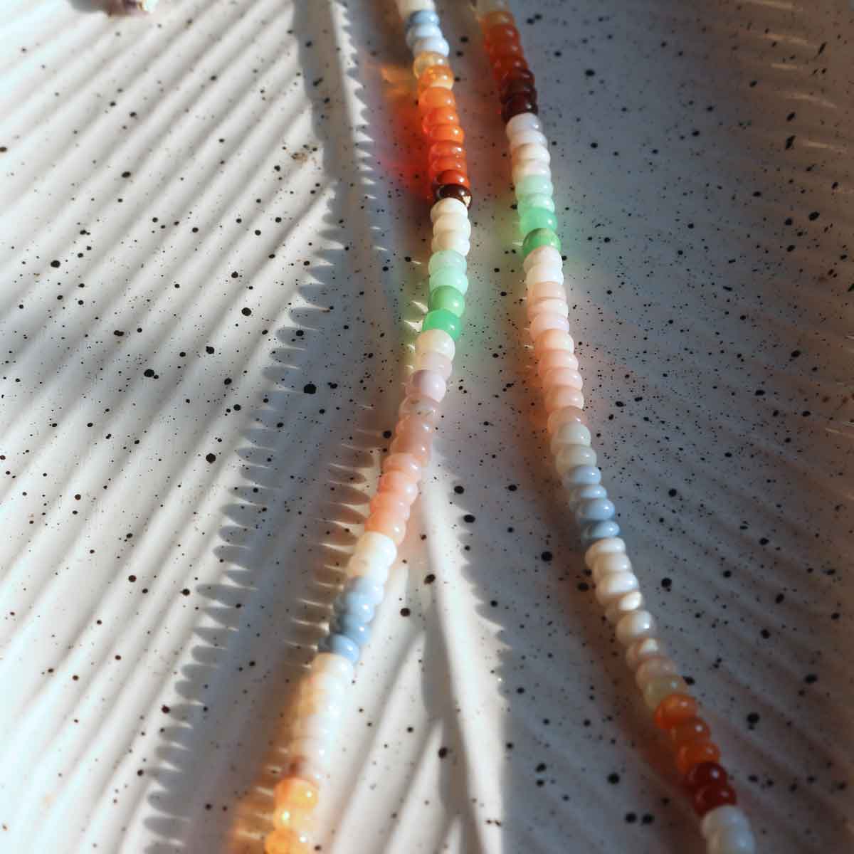 Collana "Arcobaleno" rondelle lisce di Opale con minuteria in Acciaio