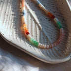 Collana "Arcobaleno" rondelle lisce di Opale con minuteria in Acciaio