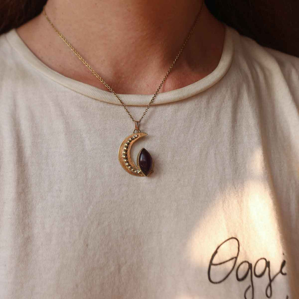 Ciondolo Amuleto "Lunatica" con Ametista taglio marquise in ottone