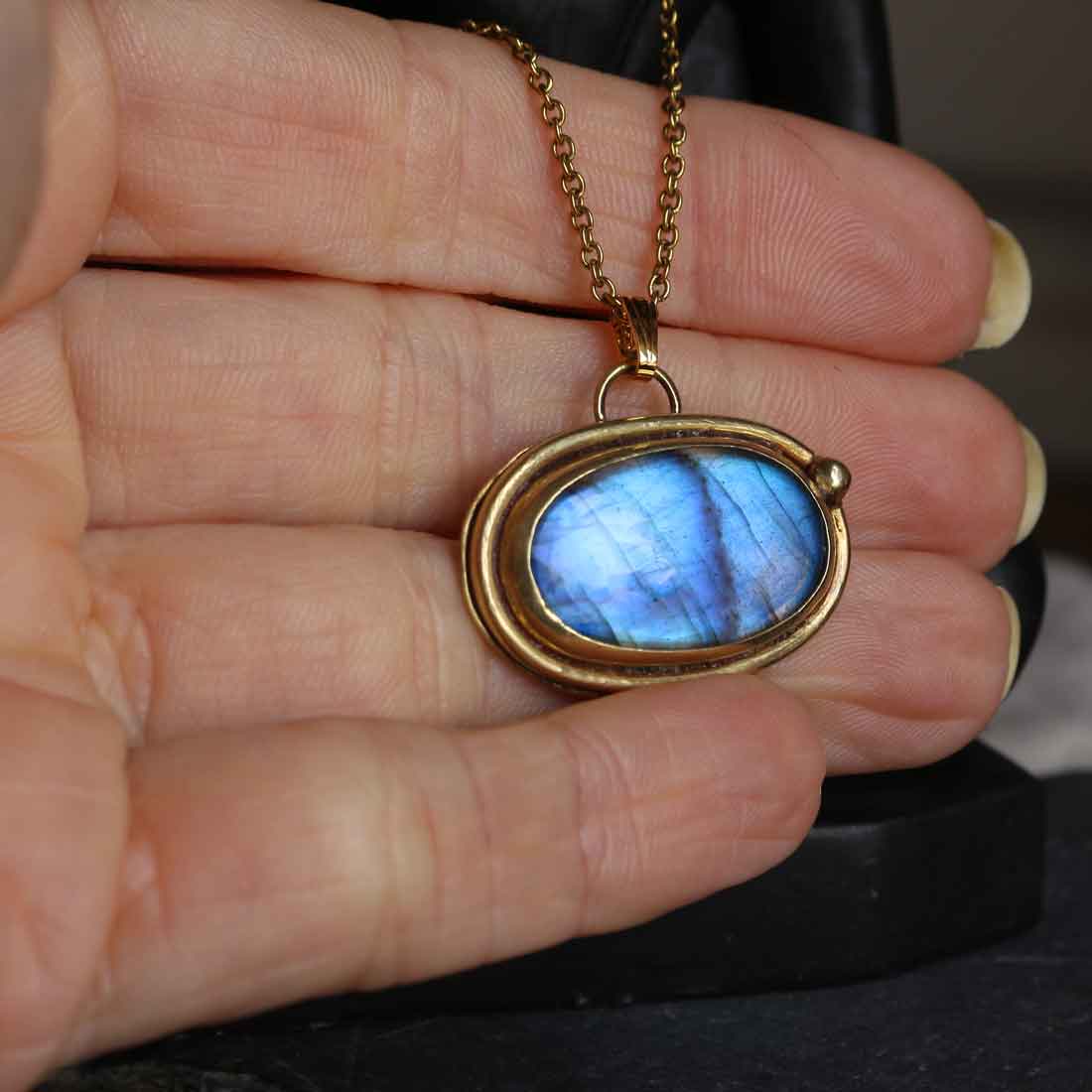 Ciondolo "Orbita Blu" Labradorite in Ottone