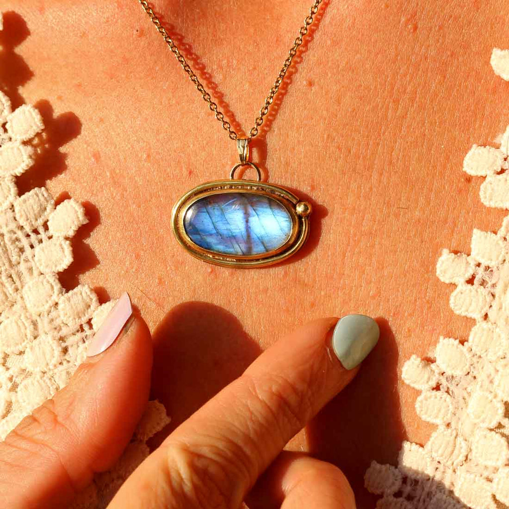 Ciondolo "Orbita Blu" Labradorite in Ottone