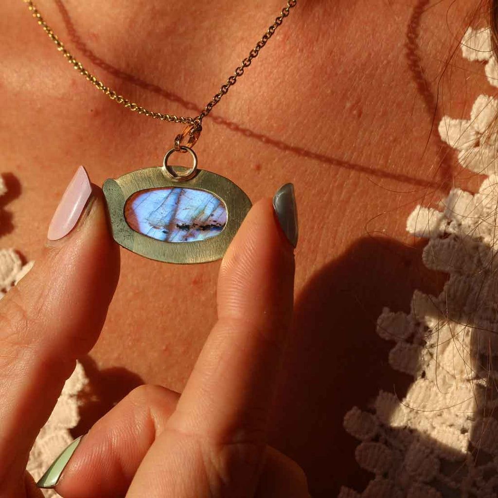 Ciondolo "Orbita Blu" Labradorite in Ottone