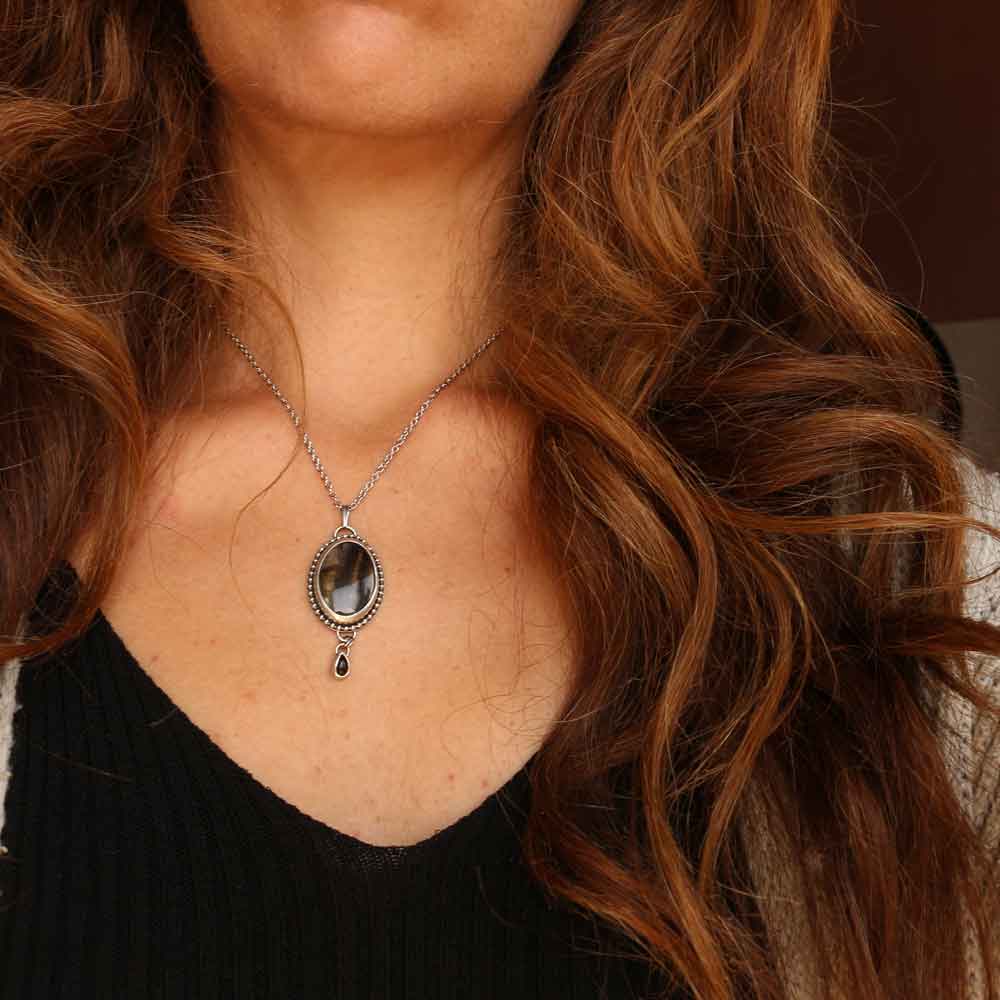 Ciondolo "Baba Yaga" Labradorite blu e Opale etiope nero