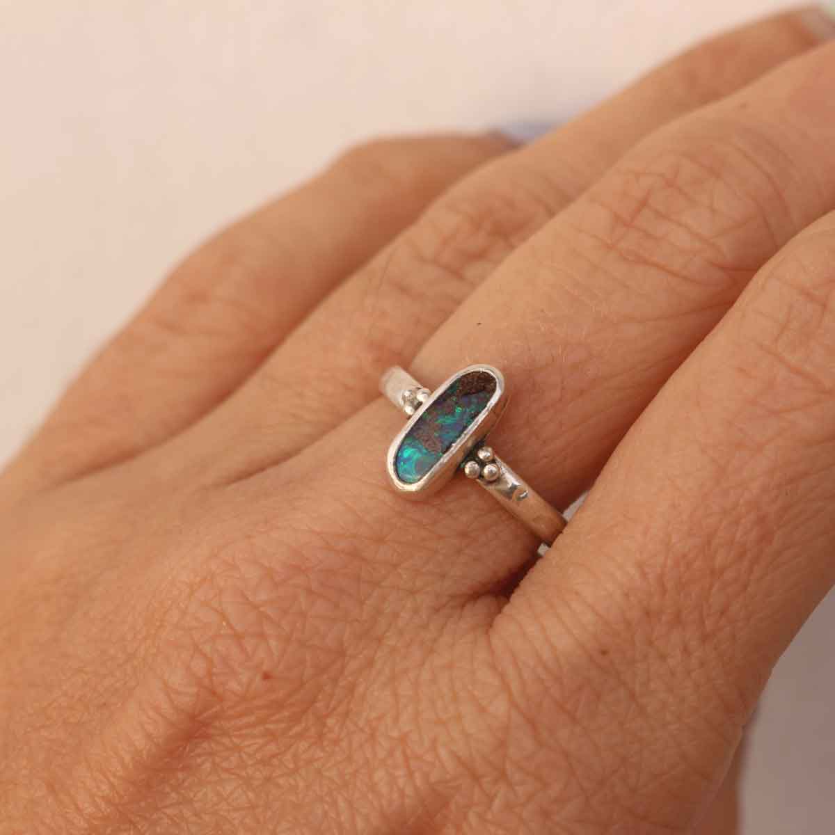 Anello con Opale Australiano Boulder in Argento - Taglia IT 13