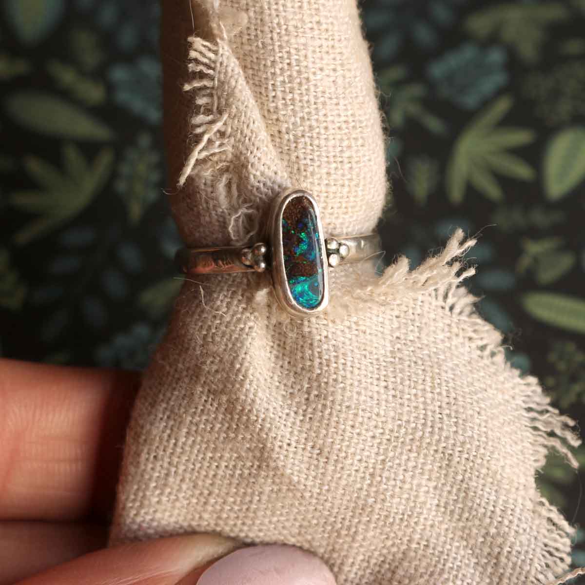 Anello con Opale Australiano Boulder in Argento - Taglia IT 13