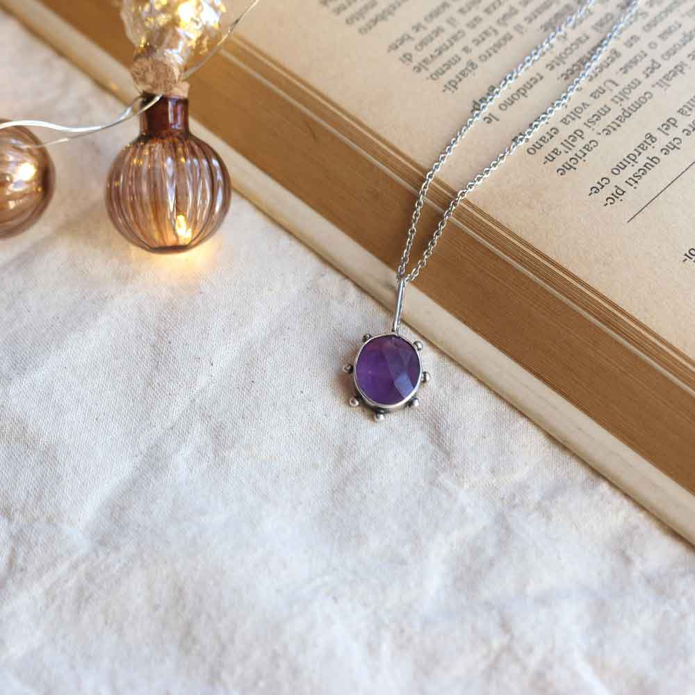Ciondolo "Oculus Mistico" Ametista viola, taglio rose-cut