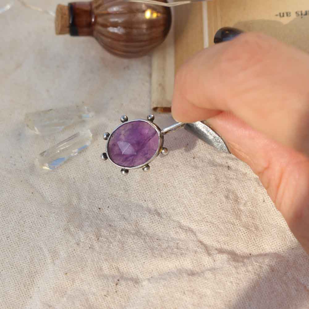 Ciondolo "Oculus Mistico" Ametista viola, taglio rose-cut
